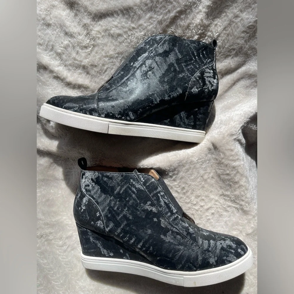 L.Paolo Women's Black Gray Velvet‎ Wedge Ankle Sneakers 8m